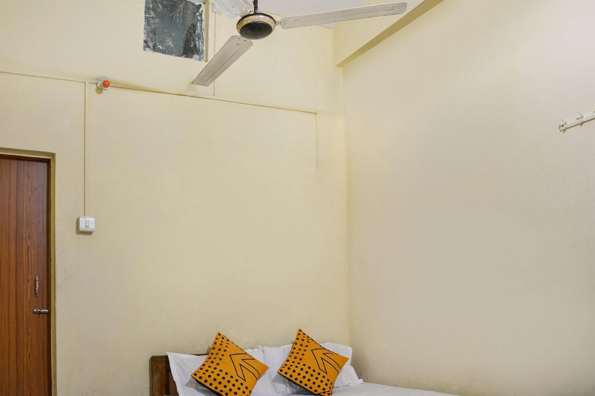 สปอต ออน 76575 ทัลซี เกสต์เฮาส์ Brahmapur ภายนอก รูปภาพ